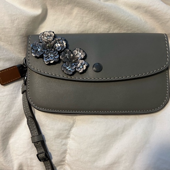 Wristlet with customization - Picture 1 of 4